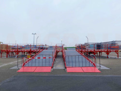 Rampe di carico che consentono di caricare quattro camion contemporaneamente