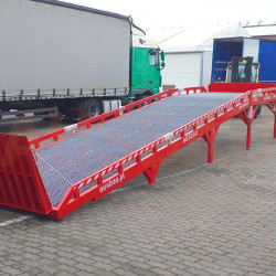 Rampe di carico per camion AUSBAU-STB con piattaforma orizzontale Rampe di carico per camion AUSBAU-STB con piattaforma orizzontale