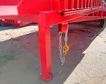 2) La catena collega in modo affidabile la rampa a tutti i tipi di camion.
2) La catena collega in modo affidabile la rampa a tutti i tipi di camion.