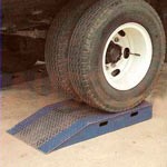 2. Semaforo con sensore di movimento: mostra la luce verde all’autista del camion che consente il movimento sulla rampa e passa al rosso quando deve fermarsi.
2. Semaforo con sensore di movimento: mostra la luce verde all’autista del camion che consente il movimento sulla rampa e passa al rosso quando deve fermarsi.